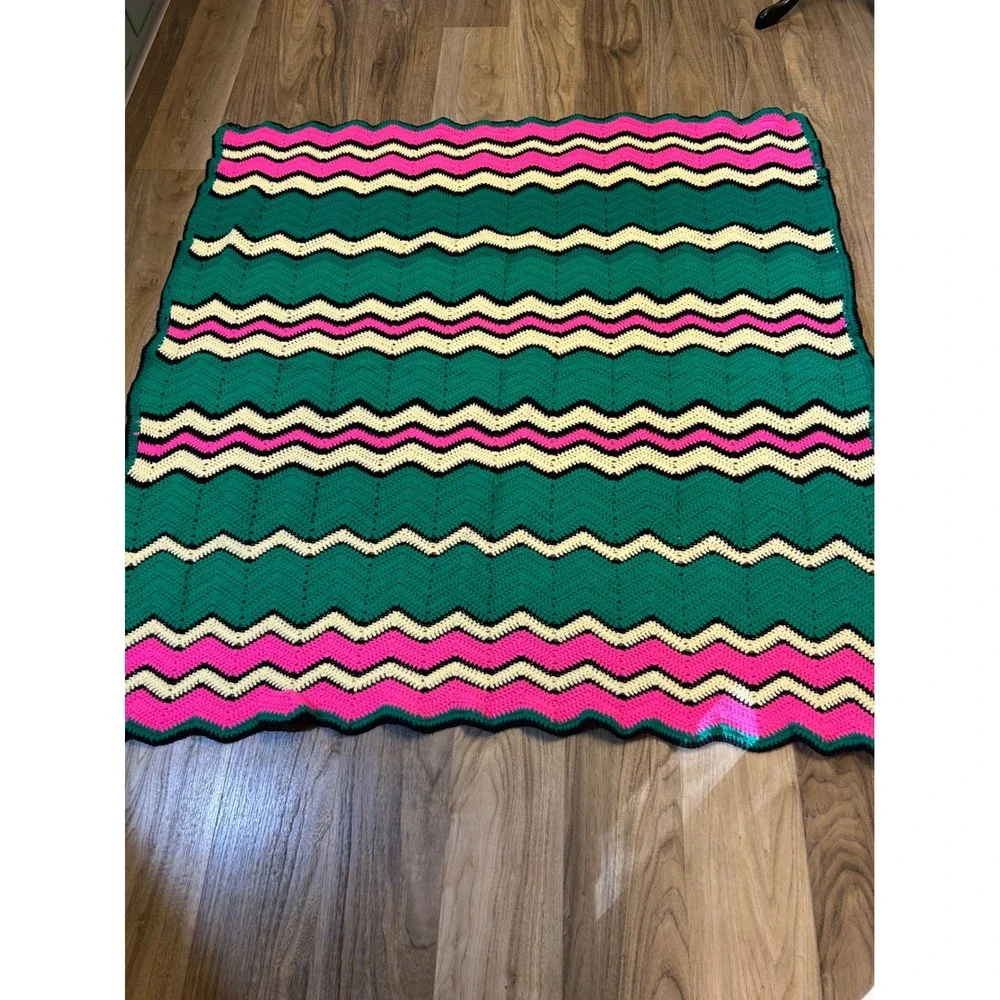 Vintage Handmade Crochet Afghan Blanket Chevron Ripple‎ Green Pink Black 61x56